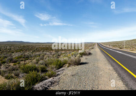 Route de Sutherland à l'Afrique du Sud de Tankwa Karoo National Park Banque D'Images