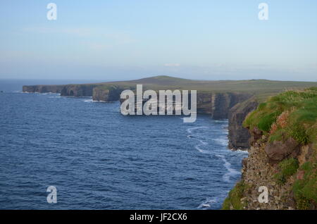 Kilbaha Falaise Vue de la côte de la péninsule de Loop Head à Clare, Irlande Banque D'Images