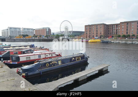 Roue de Liverpool sur l'Albert Dock de la Mersey à Liverpool, en Angleterre Banque D'Images