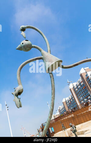 Mangeur de hareng sculpture, partie de contes par la mer sur le boulevard de Scheveningen, à La Haye, Hollande méridionale, Pays-Bas Banque D'Images