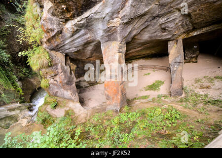 Entrée de la grotte Banque D'Images