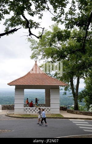 Les touristes à Hot Springs Mountain Tower dans l'Arkansas, USA. Banque D'Images