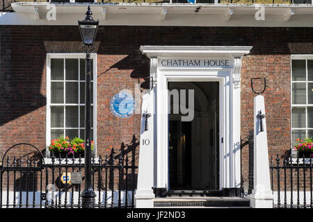 St James's Square est le seul carré dans le quartier St James's exclusive de la ville de Westminster, Londres, Angleterre, Royaume-Uni Banque D'Images