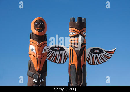 Deux mâts totémiques de la Jasper National Park, Alberta, Canada Banque D'Images