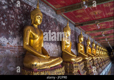 Bouddhas d'or dans la région de Wat Suthat, Bangkok Banque D'Images