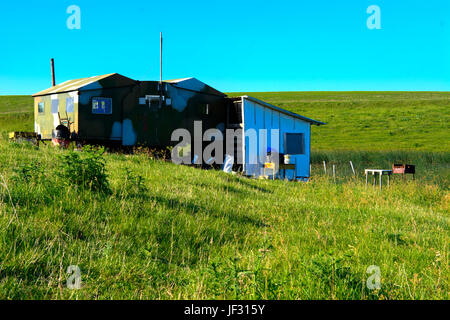 Une petite maison au bord du lac pour les pêcheurs et les gardes de logement Banque D'Images