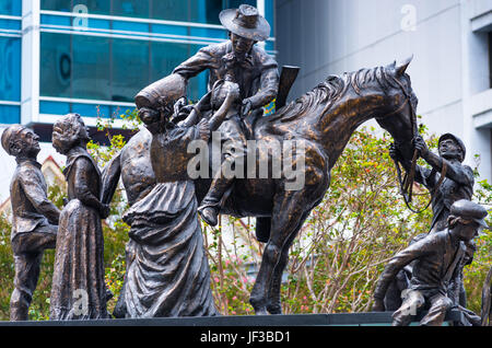 Le tableau Petrie, sculpture groupe créé en 1988 pour reconnaître les familles pionnières de Brisbane, en face de l'Hôtel de Ville. Le Queensland. L'Australie. Banque D'Images