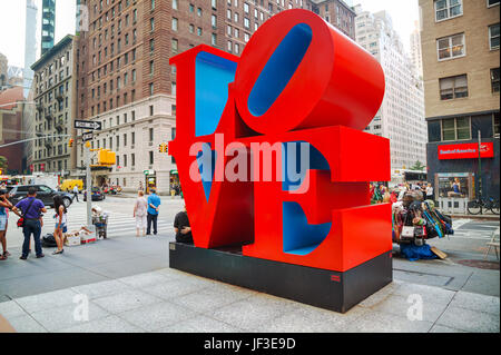 Statue à la 55e rue à New York Banque D'Images