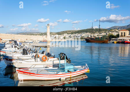 Phare vénitien et du Vieux Port, Rethymno (Rethymnon), Région de Rethymnon, Crète (Crète), Grèce Région Banque D'Images