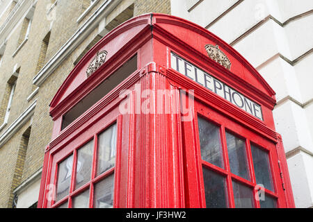 Cabine téléphonique rouge à Londres. Banque D'Images