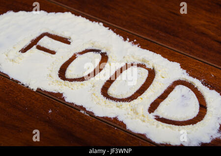 Le mot écrit en alimentaire poudre stevia sur fond de bois. Banque D'Images