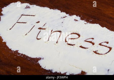 Le mot écrit en remise en forme de poudre de stevia sur fond de bois. Banque D'Images