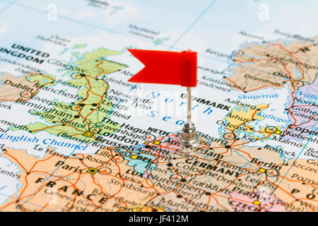 Photo de Pays-bas marquée par drapeau rouge dans le support. Sur les pays du continent européen. Banque D'Images