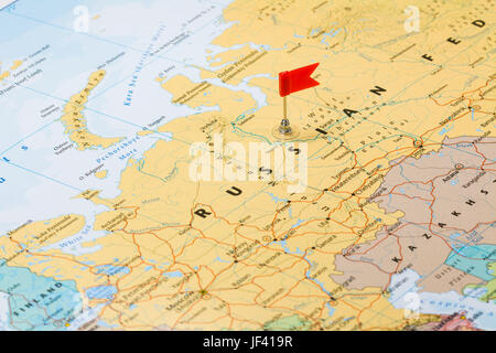 Photo de Russie marquée par drapeau rouge dans le support. Sur les pays du continent européen. Banque D'Images