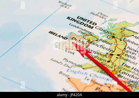 Photo de République d'Irlande. Pays indiqué par la flèche rouge. Sur les pays du continent européen. Banque D'Images