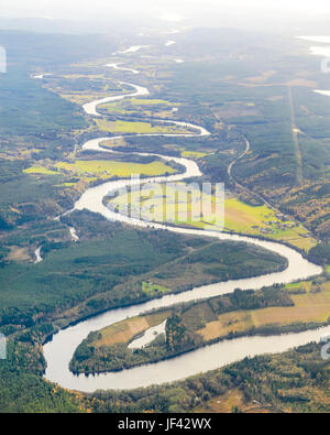 Vue aérienne de la scène rurale avec river Banque D'Images