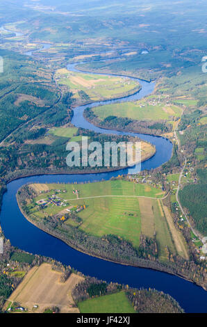 Vue aérienne de la scène rurale avec river Banque D'Images