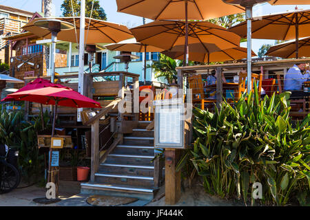 L'entrée de plage au restaurant du Beachcomber à Crystal Cove State Park California USA Banque D'Images