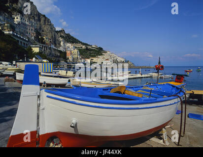Front de mer d'Amalfi, province de Salerne, Campanie, Italie Banque D'Images