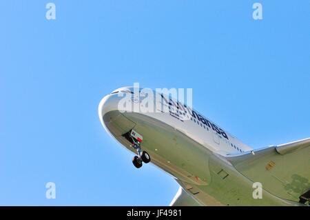 Airbus A380-800 dans l'approche Banque D'Images