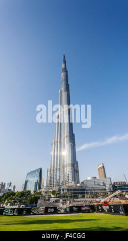 Burj Khalifa Lake, Burj Khalifa, gratte-ciel, le centre-ville, Dubaï, Émirats Arabes Unis Banque D'Images