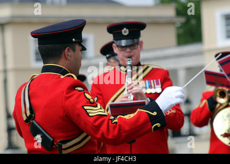 Sandhurst, UK - 18 juin 2017 : chef d'orchestre et les musiciens de la fanfare militaire du Corps of Royal Engineers Banque D'Images