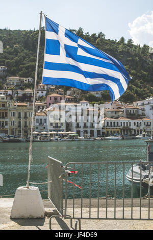 Drapeau grec sur la plage Banque D'Images