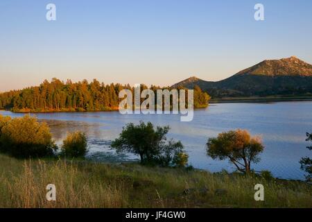 Au-dessus de la montagne, le lac Cuyamaca San Diego County Banque D'Images