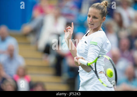 Eastbourne, Royaume-Uni. 28 Juin, 2017. Kristyna Pliskova de République tchèque en action contre Angelique Kerber d'Allemagne pendant quatre jours de l'Aegon Eastbourne International le 28 juin 2017 à Eastbourne, Angleterre Crédit : Paul Terry Photo/Alamy Live News Banque D'Images