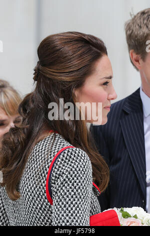 Victoria and Albert Museum. Londres, Royaume-Uni. 29 Juin, 2017. Catherine duchesse de Cambridge visites Victoria and Albert Museum (V&A) pour ouvrir la nouvelle entrée du musée, cour et galerie d'exposition Exhibition Road. Le V&A Exhibition Road trimestre est son plus grand projet architectural au cours des 100 dernières années, conçu par l'architecte britannique Amanda Levete et sa pratique AL A. Credit : Dinendra Haria/Alamy Live News Banque D'Images