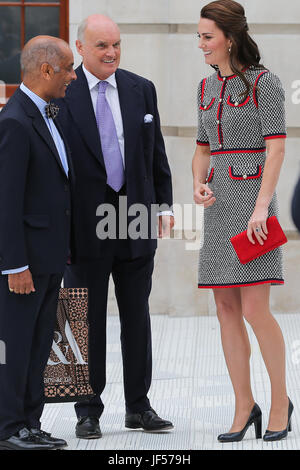 Victoria and Albert Museum. Londres, Royaume-Uni. 29 Juin, 2017. Catherine duchesse de Cambridge visites Victoria and Albert Museum (V&A) pour ouvrir la nouvelle entrée du musée, cour et galerie d'exposition Exhibition Road. Le V&A Exhibition Road trimestre est son plus grand projet architectural au cours des 100 dernières années, conçu par l'architecte britannique Amanda Levete et sa pratique AL A. Credit : Dinendra Haria/Alamy Live News Banque D'Images