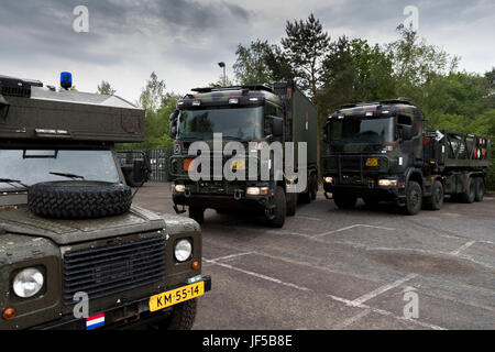 Dutch Marines en coopération des unités d'MOVECON charger leur matériel à bord des trains à destination de la Roumanie. Les Marines font partie de l'OTAN et l'VJTF sera conduite dans le cadre de l'exercice NOBLE JUMP 2017. Banque D'Images