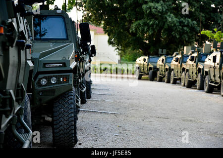 Convoi de véhicules espagnol départs du camp, KANDILAPTI - Alexandroupoli. Les forces armées grecques ont contribué avec la police locale, assurer la sécurité et le bon départ de l'armée espagnole, les véhicules et les camions sur Juin 02, 2017. Photo : Sargent Patsidis Isaak, espagnol, grec départ véhicules Caméra de combat, le Bureau des affaires publiques locales Photo : Sargent Major Fountoukidis Georgios véhicules espagnol, grec départ Caméra de combat, le Bureau des affaires publiques locales Banque D'Images