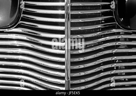 Close up of classic car grill et avant car Ford Everett Classic Car Show l'État de Washington, USA Banque D'Images