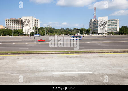 Une vue sur la Plaza de la Revolucion, la place de la Révolution, dans le centre-ville de La Havane. Banque D'Images