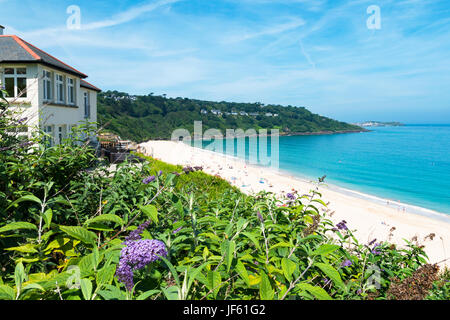 Maison de vacances avec vue sur la plage de Carbis Bay près de st.Ives en Cornouailles, Angleterre, Grande-Bretagne, Royaume-Uni. Banque D'Images