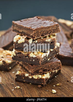 Pile de morceaux de gâteau au chocolat Banque D'Images