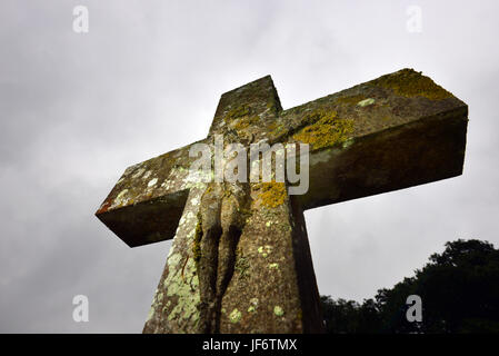 La figure de Jésus sculpté sur une pierre tombale Banque D'Images