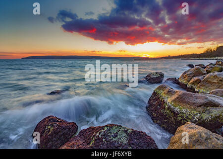 Automne passionnant le coucher du soleil. Banque D'Images