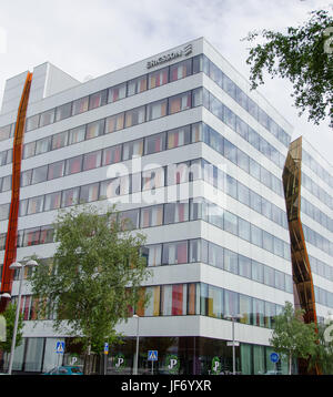 Stockholm, Suède - le 11 juin 2017. Vue de l'un des immeubles utilisés par la force multinationale de mise en réseau et l'équipement de télécommunications et services co Banque D'Images
