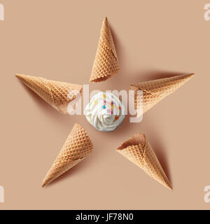 Cônes de gaufre, glace vanille Banque D'Images