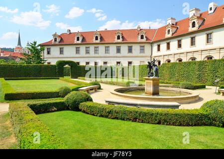 Les jardins du palais Wallenstein à Prague Banque D'Images