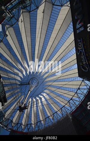 Impressions du Sony Center à la Potsdamer Platz à Berlin du 1 juin 2017, Allemagne Banque D'Images