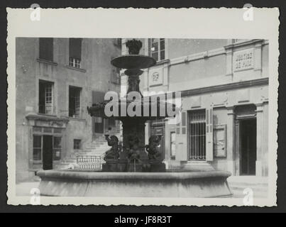 Fontaine et palais de justice o 33873892944 Banque D'Images