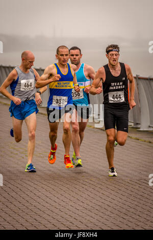 Course de 10K le long de la promenade à Liverpool. 25 Juin 2017 Banque D'Images