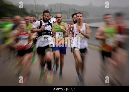 Course de 10K le long de la promenade à Liverpool. 25 Juin 2017 Banque D'Images