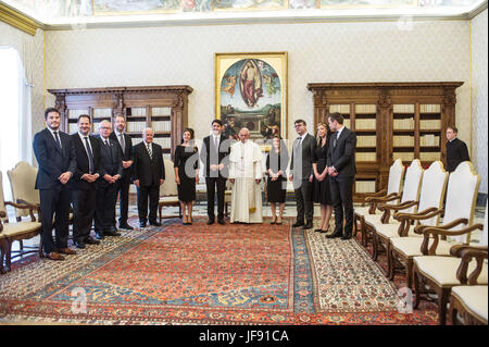 Le pape François rencontre le Premier ministre du Canada, Justin Trudeau et son épouse Sophie Grégoire Trudeau lors d'une audience privée au Vatican. Comprend : Le Pape François, Justin Trudeau, Sophie Grégoire Où : Rome, Italie Quand : 29 mai 2017 Credit : IPA/WENN.com **Uniquement disponible pour publication au Royaume-Uni, USA, Allemagne, Autriche, Suisse** Banque D'Images