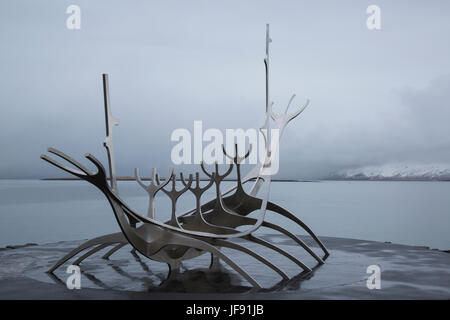 Bien Voyager sculpture par Jón Gunnar Árnason, Reykjavik, Islande Banque D'Images