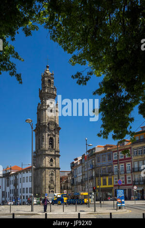 Torre dos Clérigos (Tour des Clercs) - Porto, Portugal. Banque D'Images