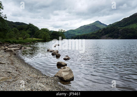 Llyn gwynant, le lac près de Snowdon, au milieu du parc national de Snowdonia welsh park Banque D'Images